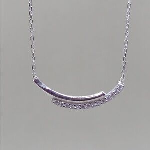 Minimalist 925 Sterling Silver Curved Bar Necklace | Dainty & Elegant